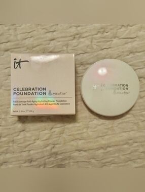 IT Cosmetics Celebration Foundation Illumination Medium NIB